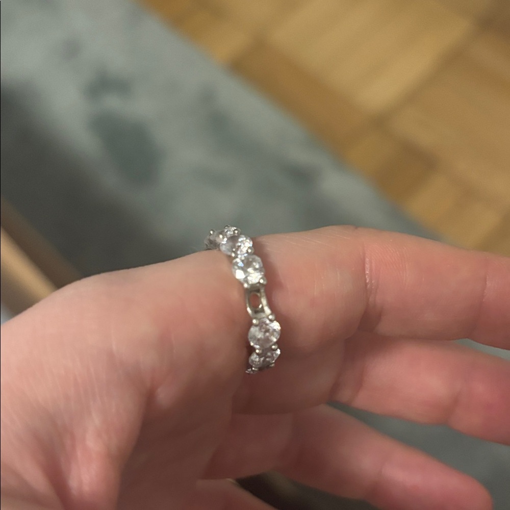 Elegant Silver CZ Ring - Picture 3 of 4